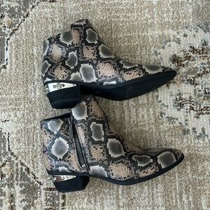 LIKE NEW CONDITION ✨ Sam Edelman Snakeskin Booties
